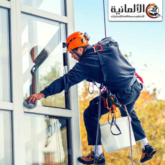 شركة تنظيف واجهات زجاج بابها