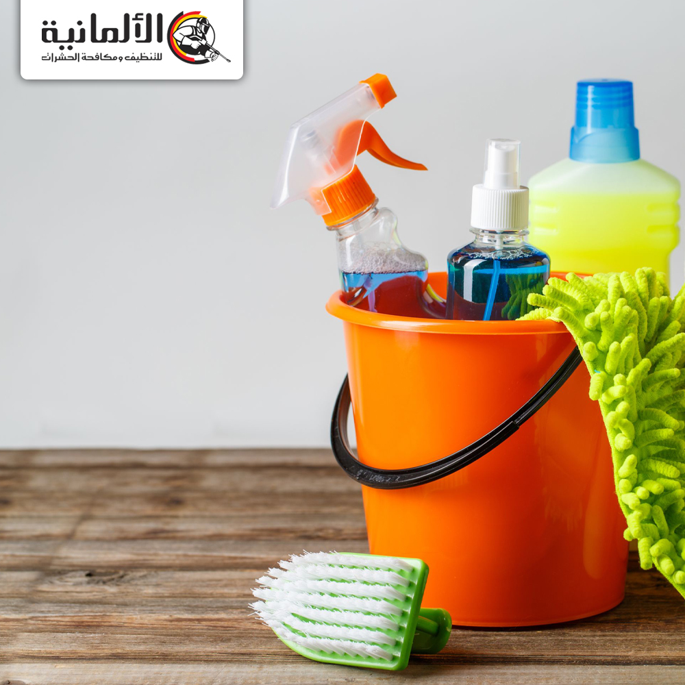 ما الأدوات والمواد التي تستخدمها العمالة الخاصة بنا في خدمات التنظيف؟